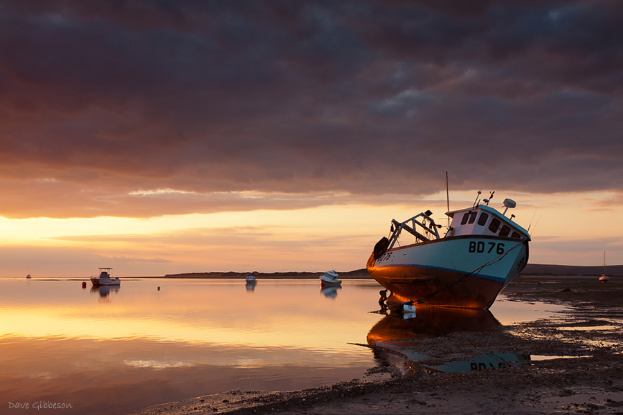 Boats-glow-in-an-Instow-sunset-DGIN101BOAT